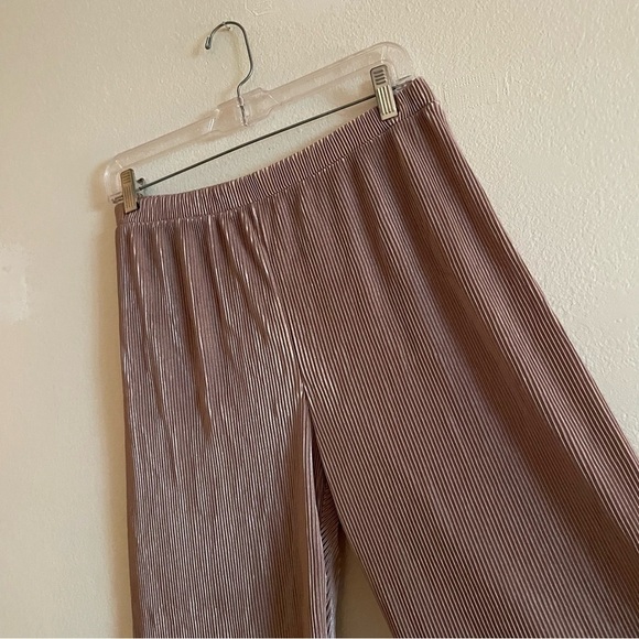 Ro&De wide leg metallic sheen pleated capri pant - Picture 3 of 8
